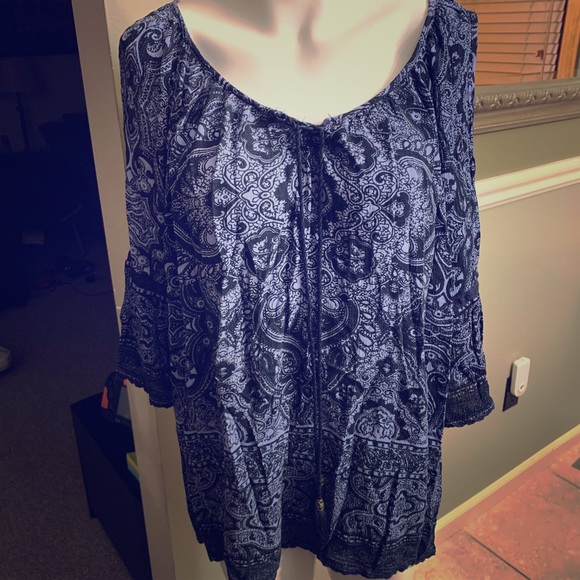 Westport Tops - 💜2/$15🚨Westport woman cut out shoulders size 3X